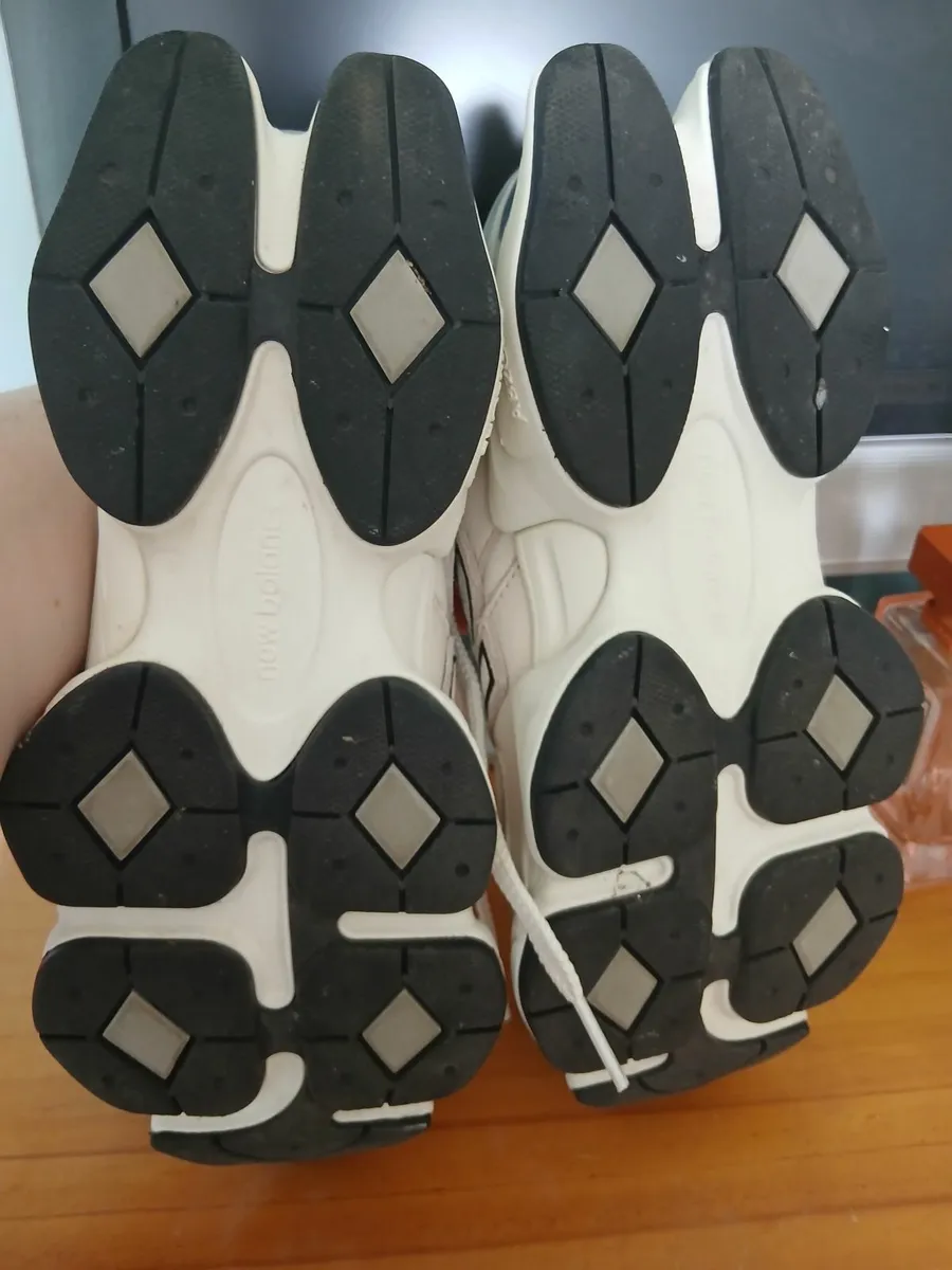 Women's New Balance 9060's size 5 1/2 - Image 4