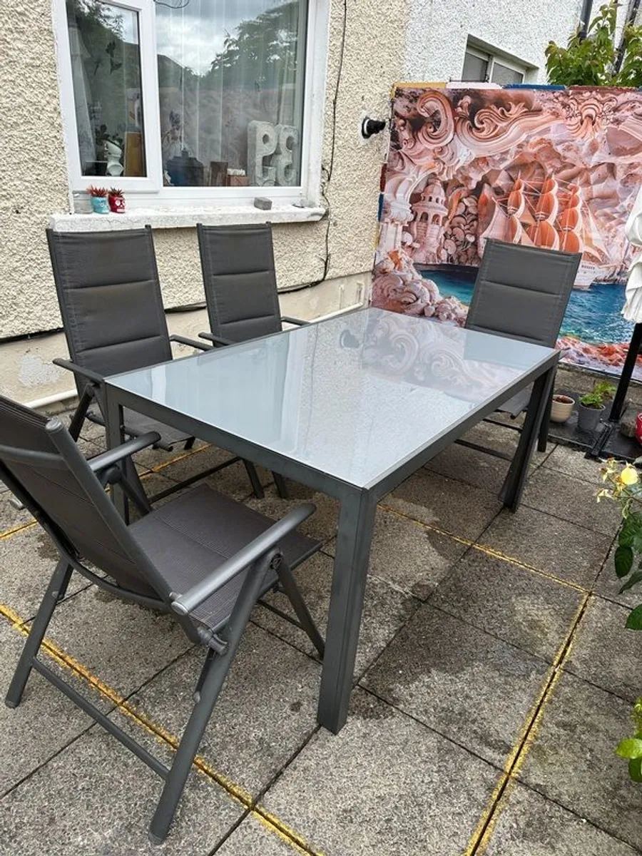 Glass garden table with 4 chairs - Image 2