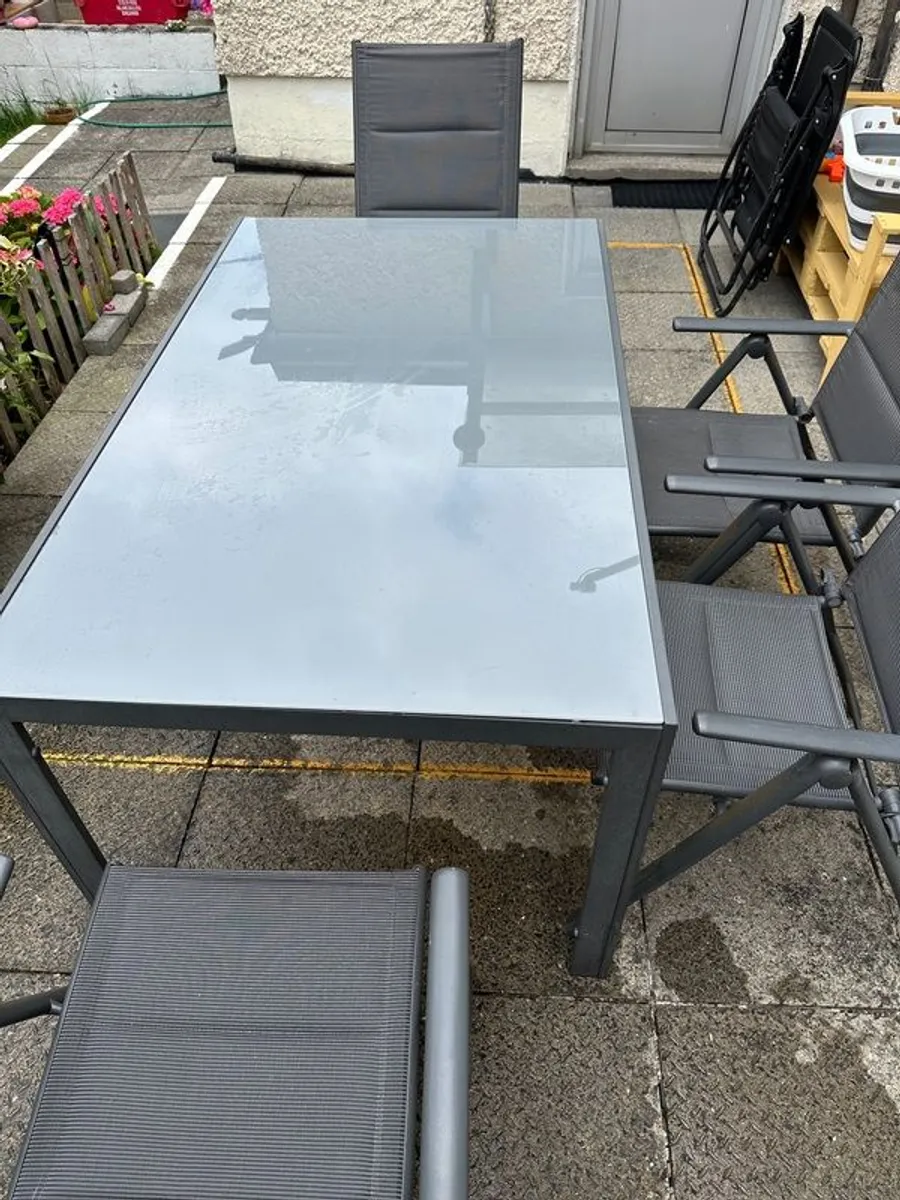 Glass garden table with 4 chairs - Image 3