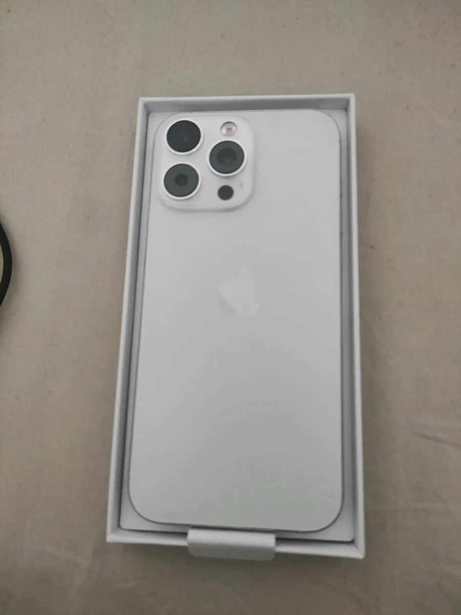 Apple iPhone 16 pro max - Image 2