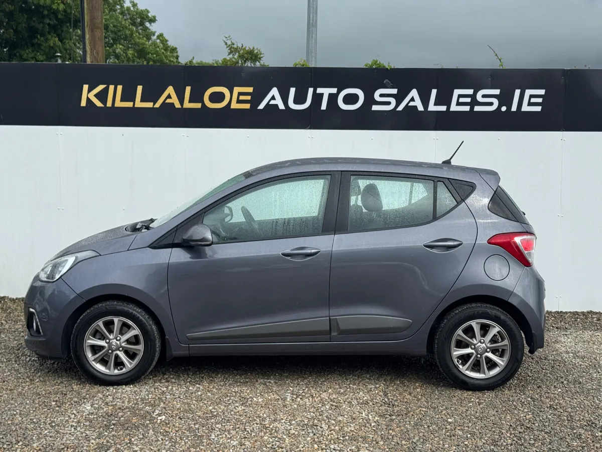 Hyundai i10 Deluxe 1.0 Petrol (Very Low Miles) - Image 4