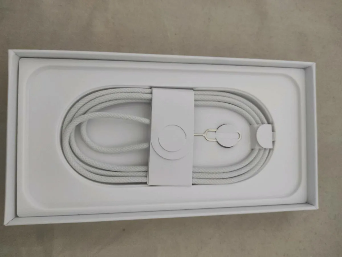 Apple iPhone 16 pro max - Image 4