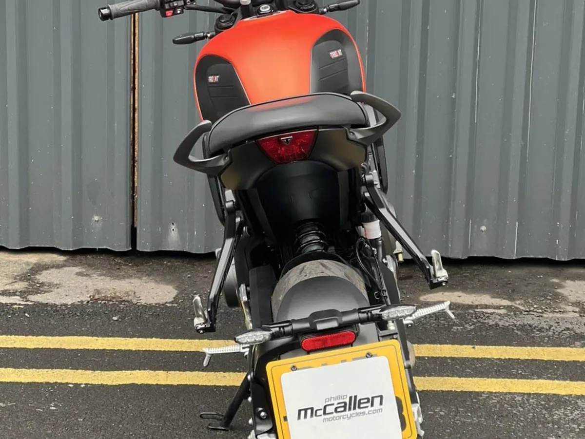 2023 Triumph Trident 660 – Baja Orange - Image 3
