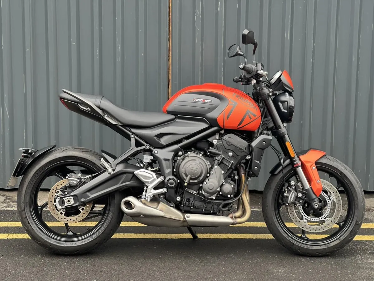 2023 Triumph Trident 660 – Baja Orange - Image 1