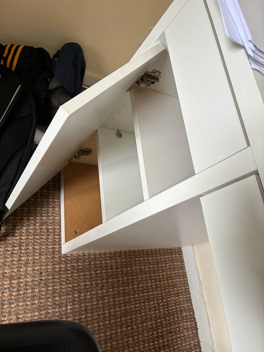 Desk and Desk Chair FREE OF CHARGE - Image 3