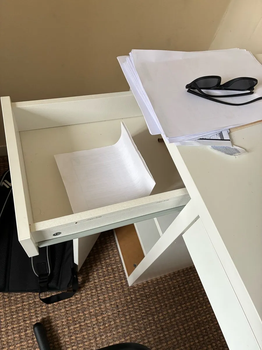 Desk and Desk Chair FREE OF CHARGE - Image 4