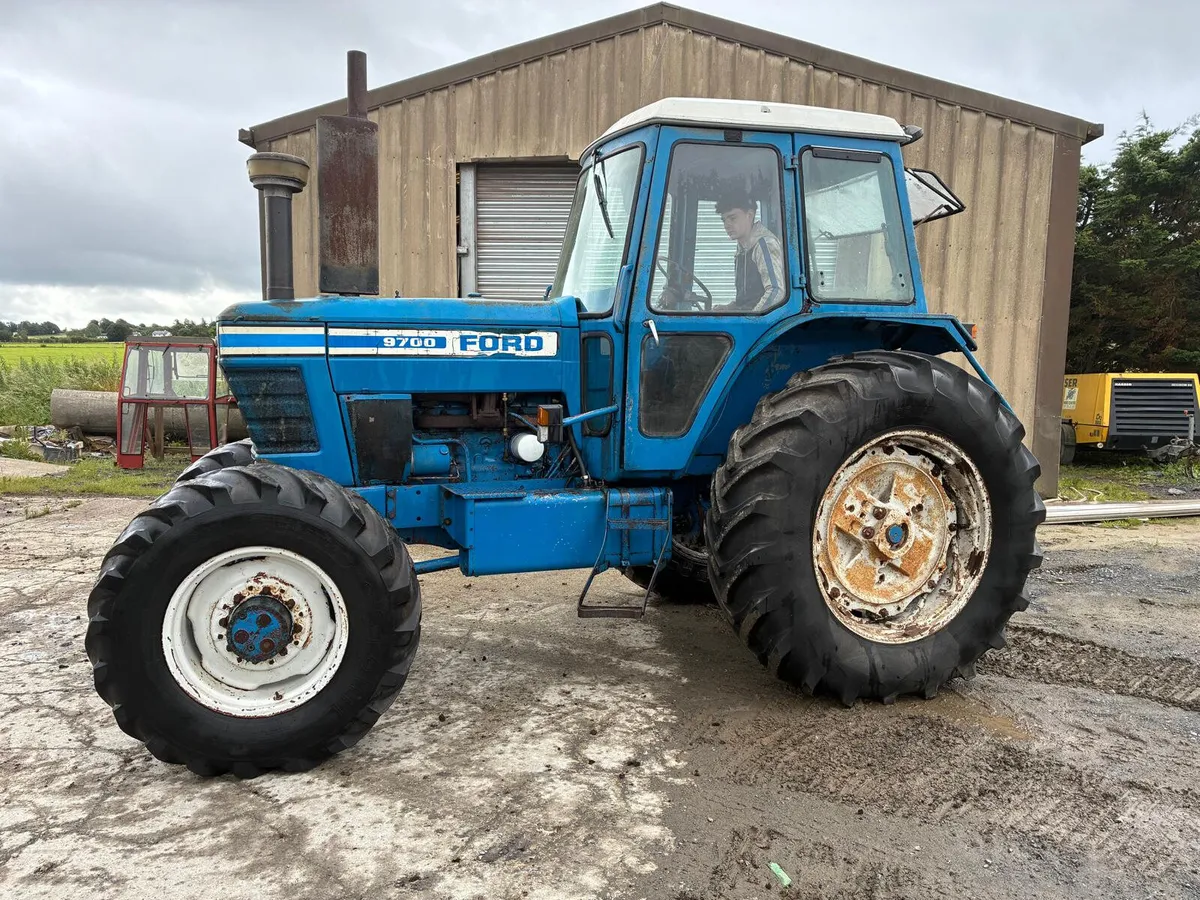 Ford 9700 - Image 1