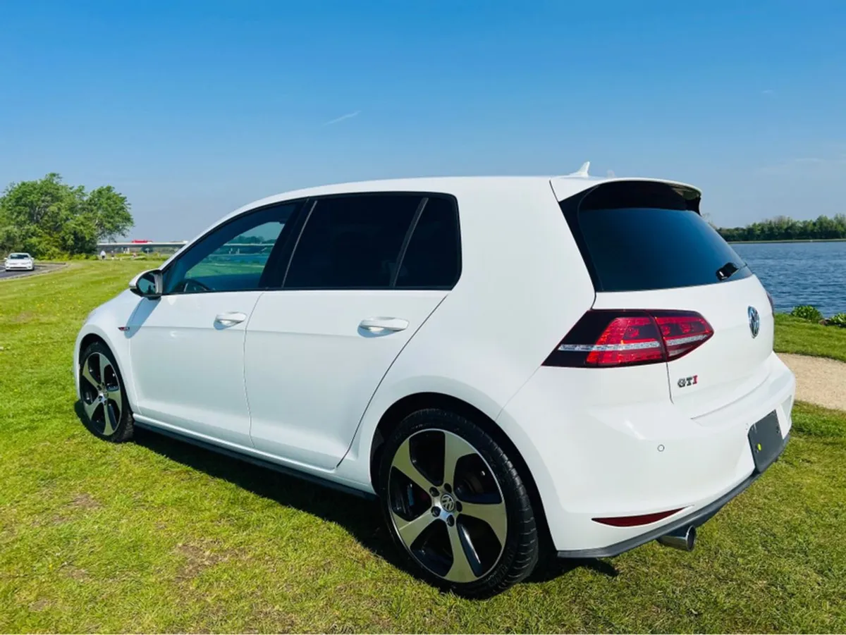 Volkswagen Golf 2.0 GTI DSG Massive Spec - Image 4