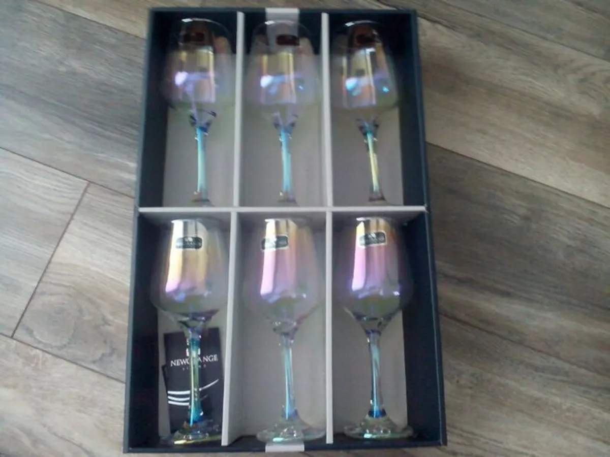 NewGrange Brand 6 Wine Glasses. - Image 2