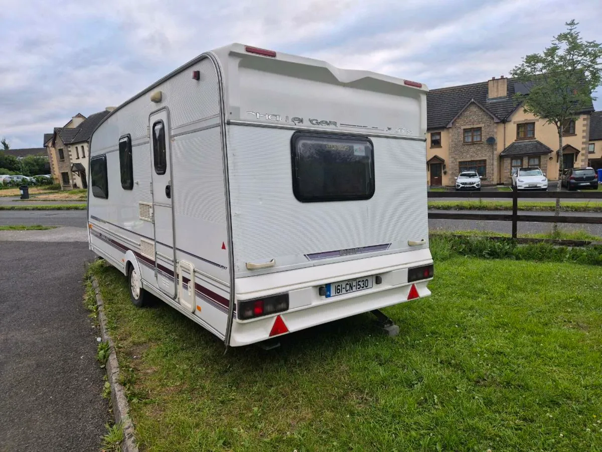 Swift challenger caravan - Image 3