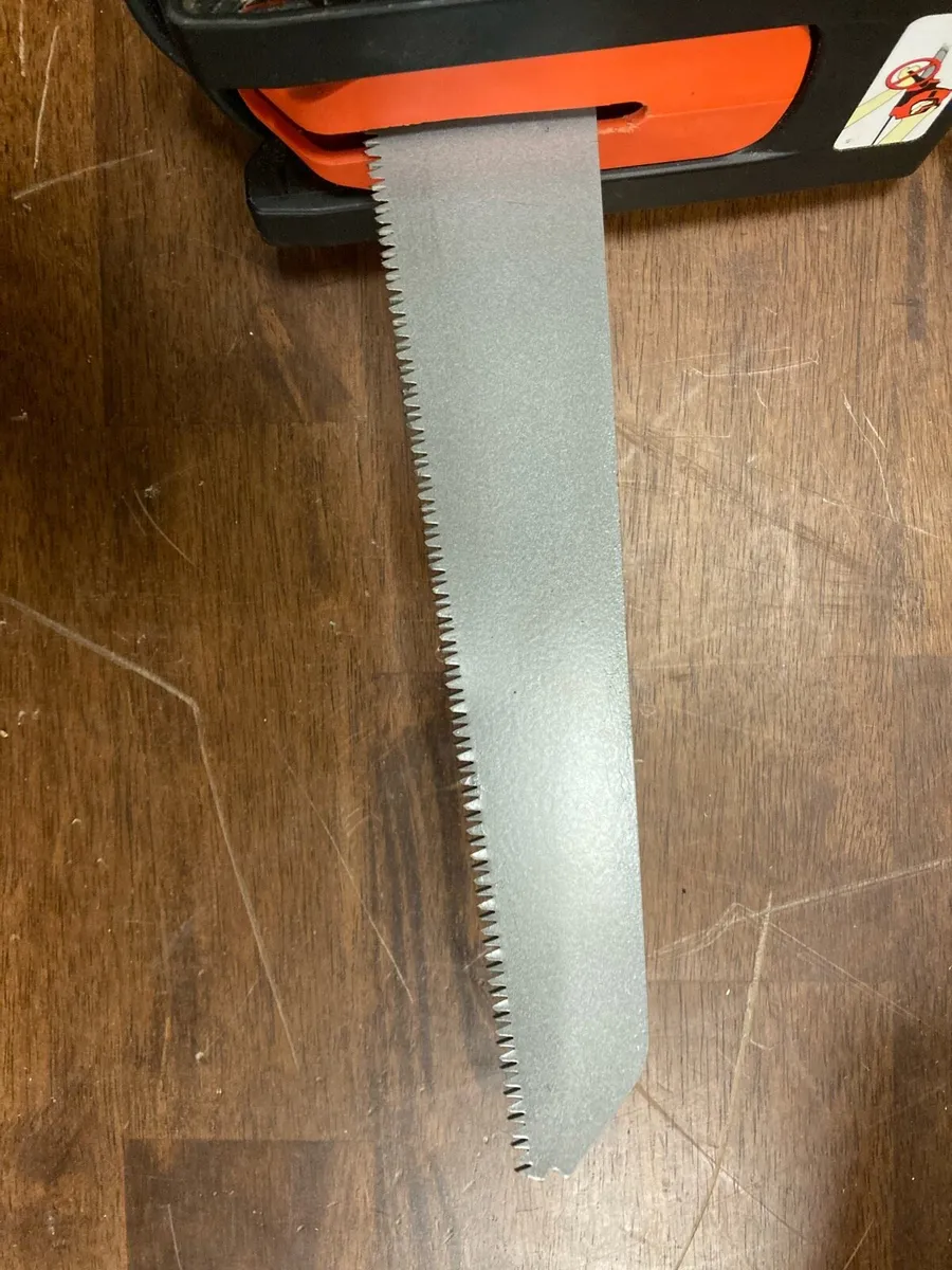 Black Decker Saw - Image 2