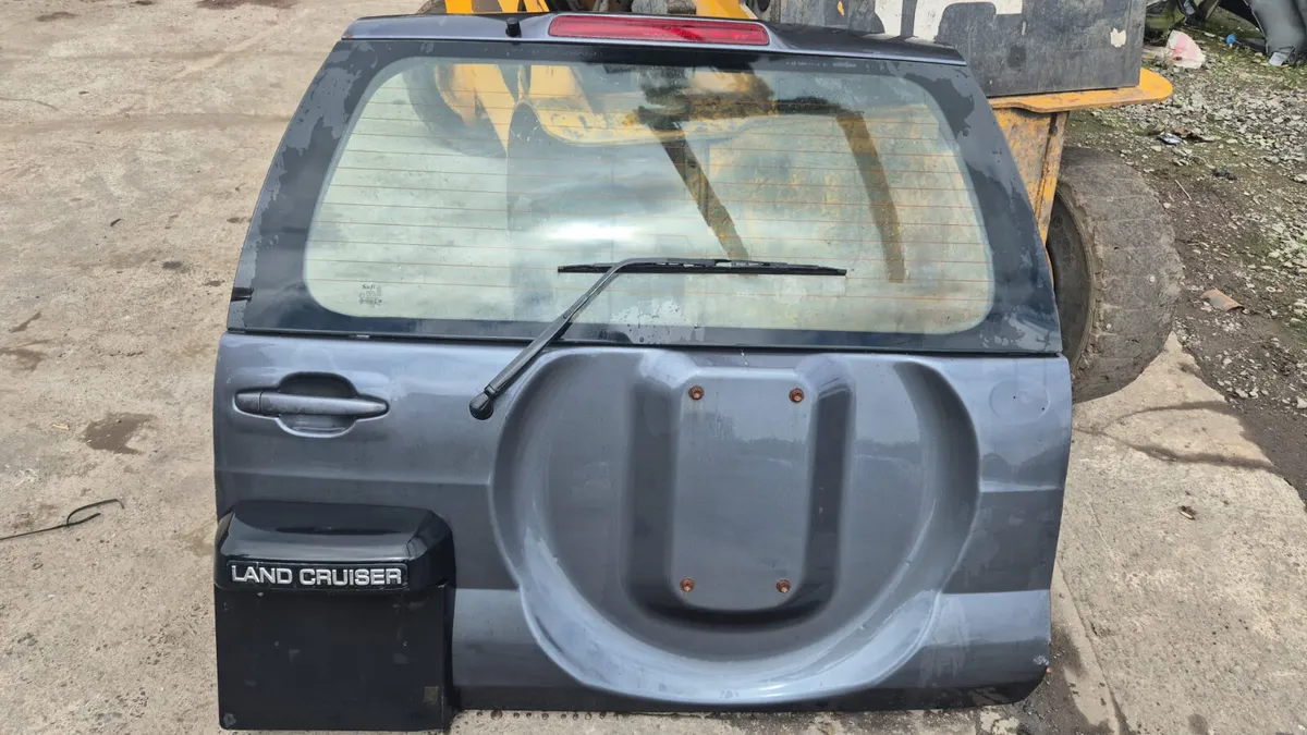 2006 TOYOTA LANDCRUISER TAIL DOOR - Image 1