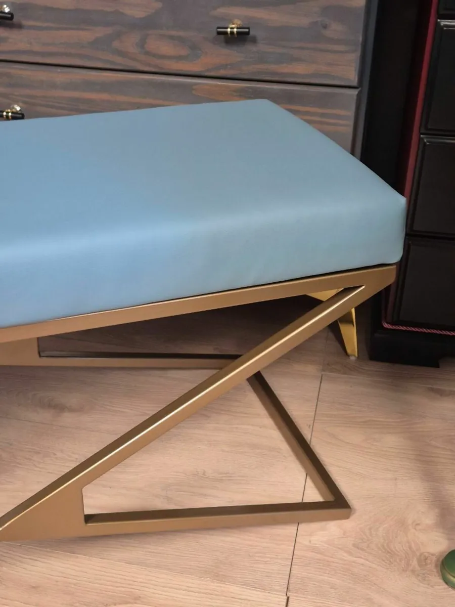 Luxury Velvet Bench – Gold Powder-Coated Metal - Image 2