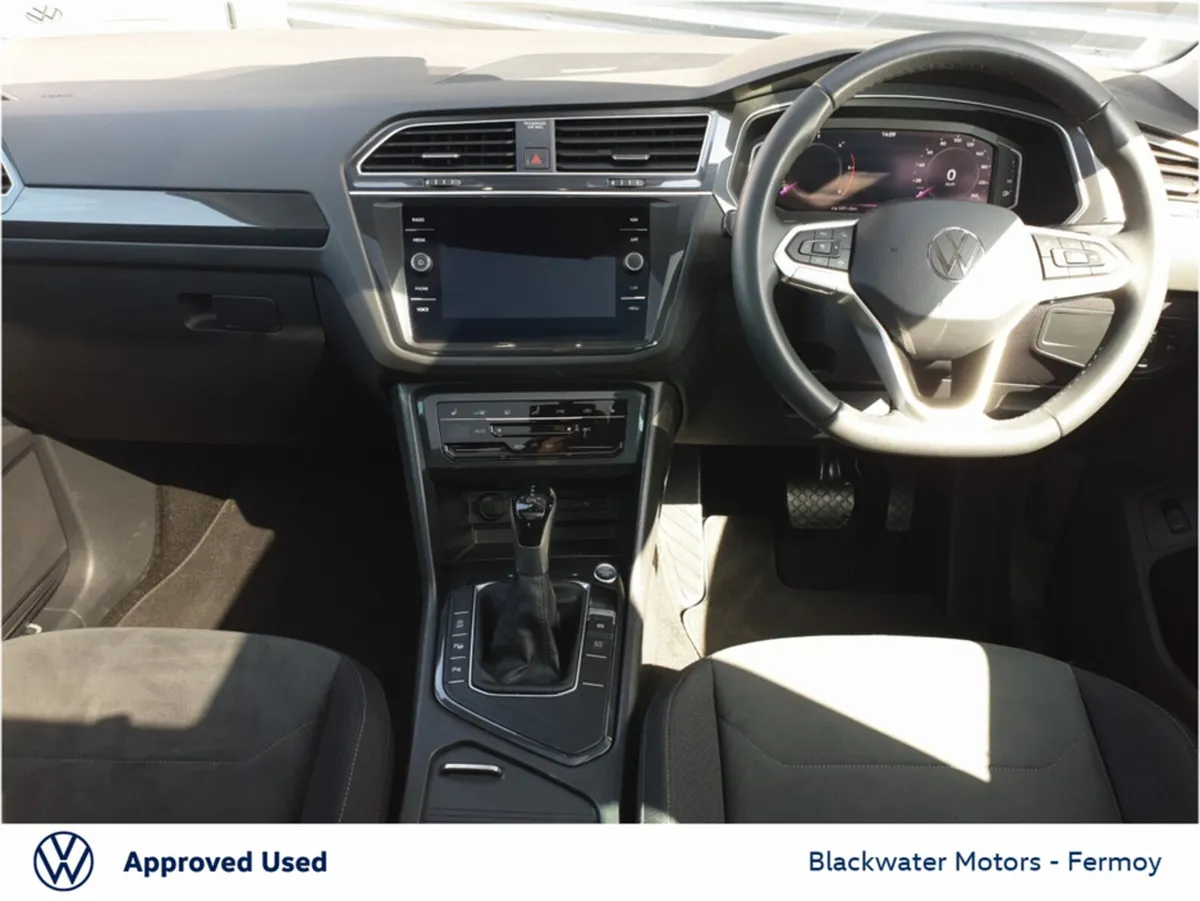 Volkswagen Tiguan 2.0TDI 150BHP ELEGANCE AUTOMATIC - Image 3