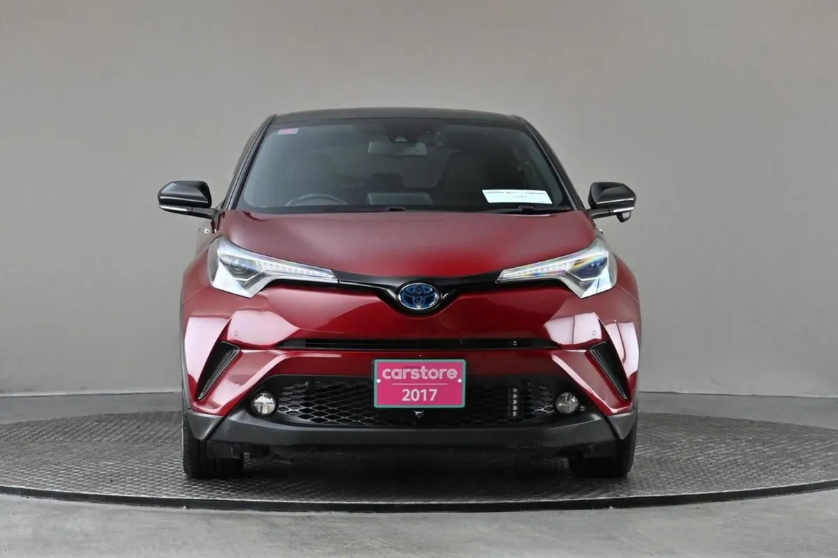 Toyota C-HR 1.8 Hybrid  2tone Roof half Leather r - Image 2