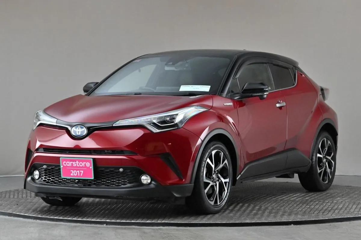 Toyota C-HR 1.8 Hybrid  2tone Roof half Leather r - Image 3