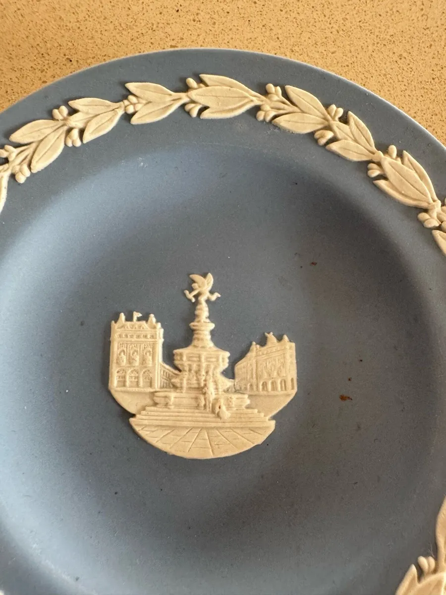 Wedgwood plates - Image 2