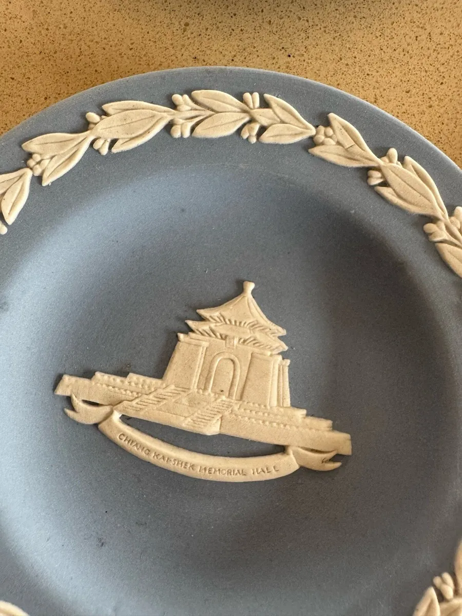 Wedgwood plates - Image 4