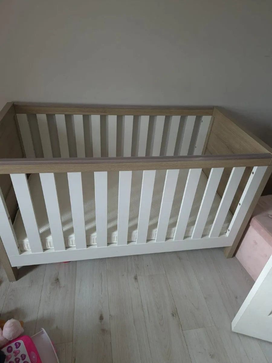 Cot no matress - Image 1