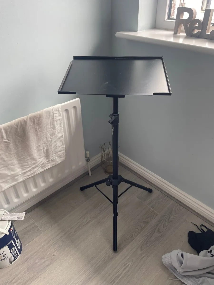 Standing laptop desk - Image 1