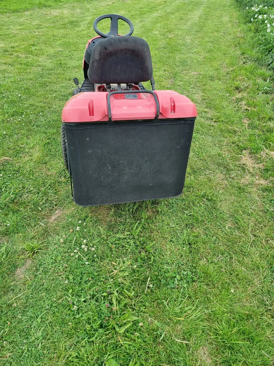 Castle garden ride on mower - Image 2