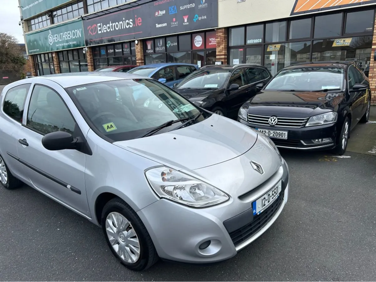 Renault Clio Petrol///tiny Kilometres With Brand - Image 2
