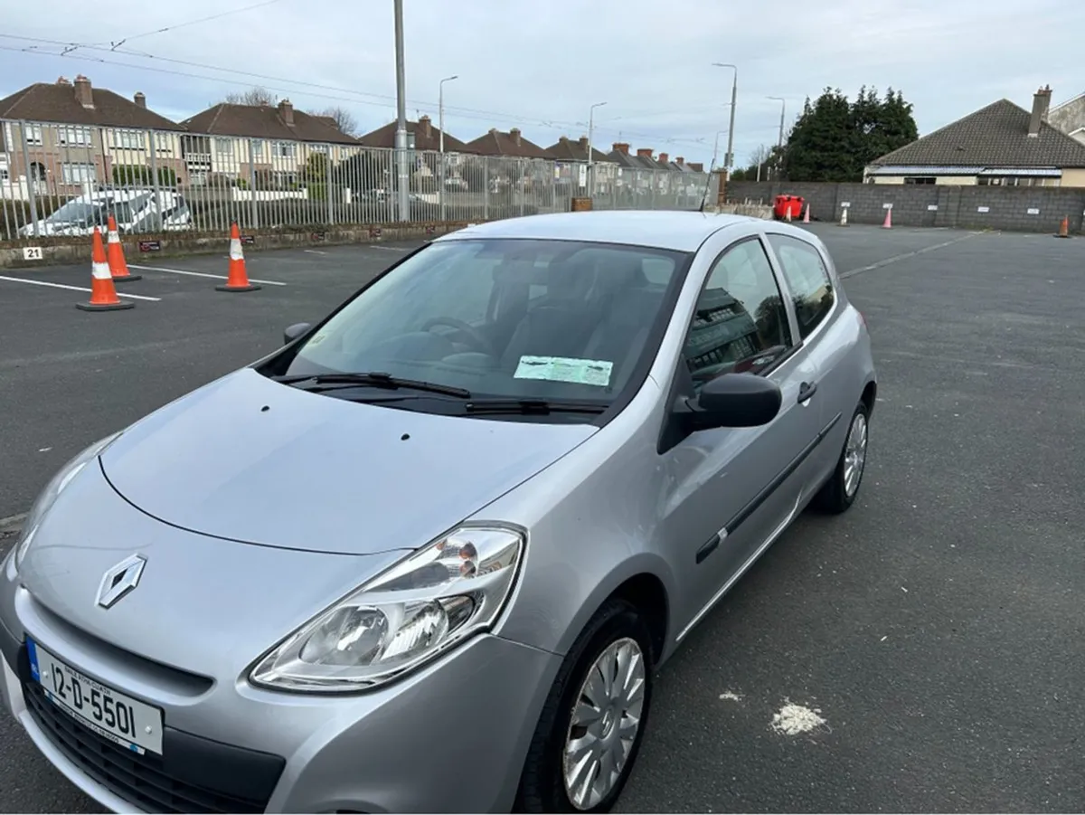 Renault Clio Petrol///tiny Kilometres With Brand - Image 3
