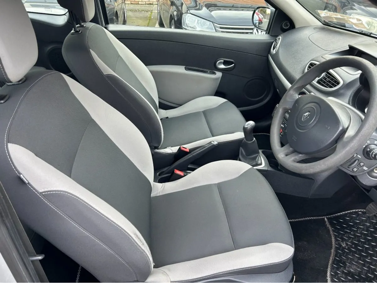 Renault Clio Petrol///tiny Kilometres With Brand - Image 4