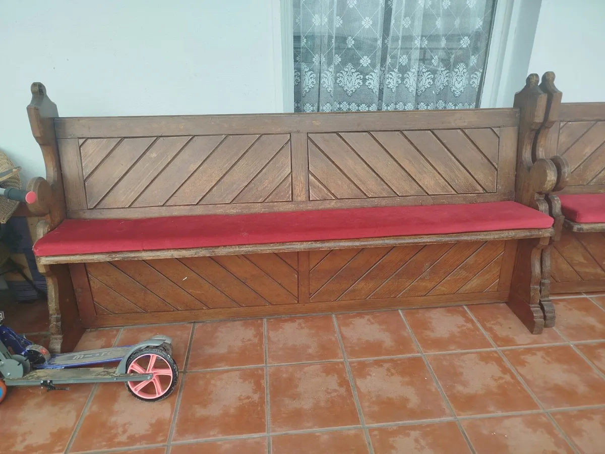 4 Benches - Image 1