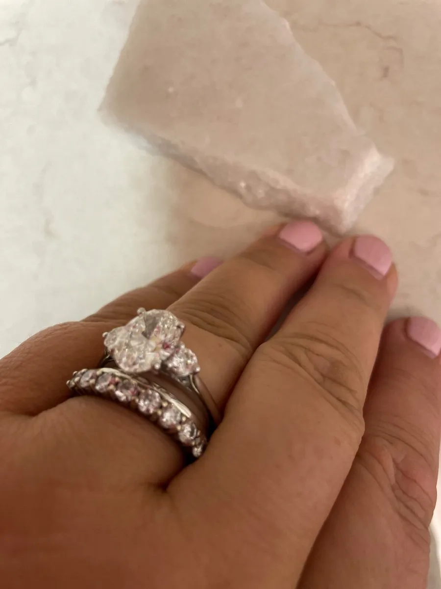 4 Carat Oval Diamond Ring - Image 3