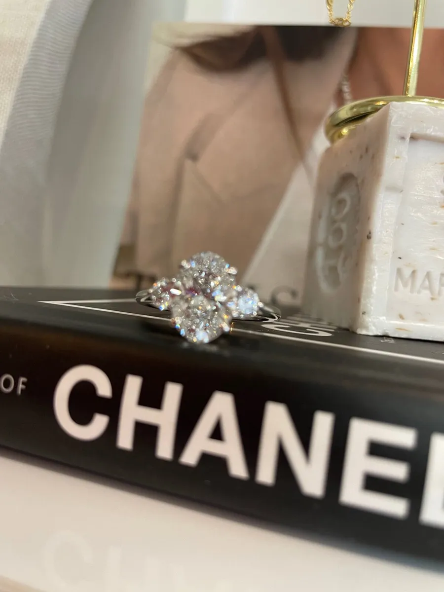 4 Carat Oval Diamond Ring - Image 4