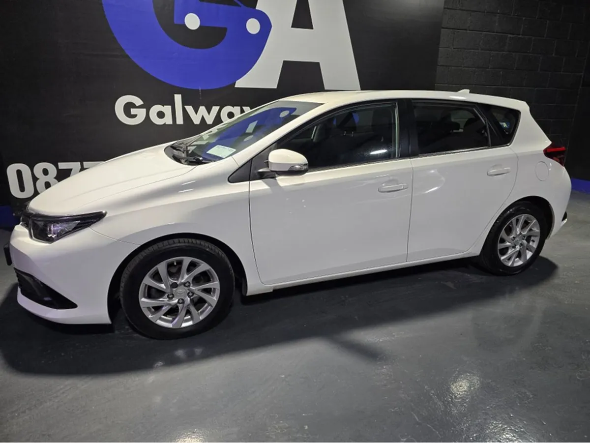 Toyota Auris 1.6 D4d-rear Camera Model-fully Serv - Image 4