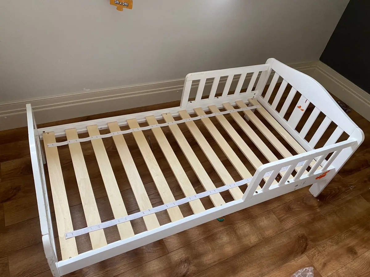 Toddler bed - Image 1