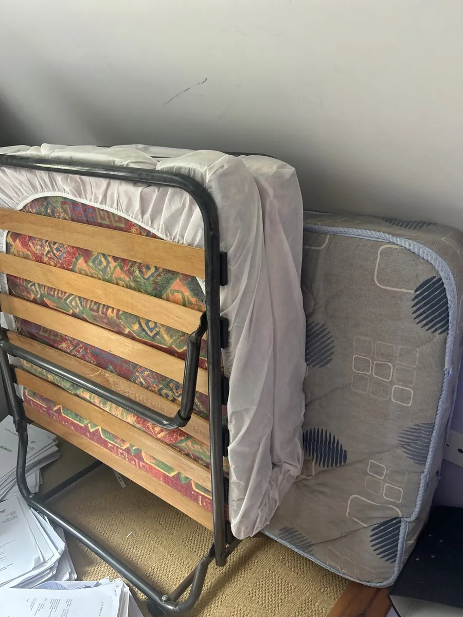 Fold up bed