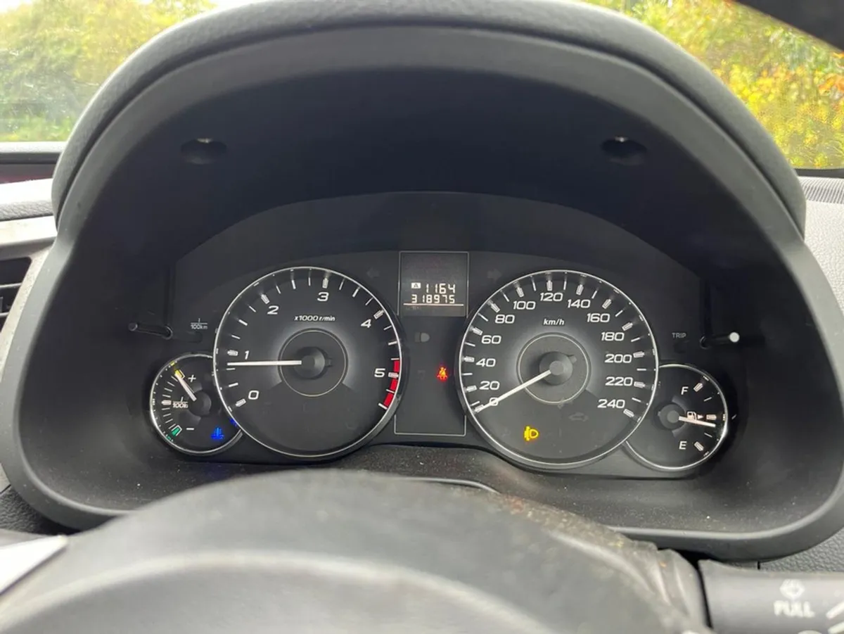 Subaru Legacy 2.0 TD -E MY 10 4DR Saloon - Image 3