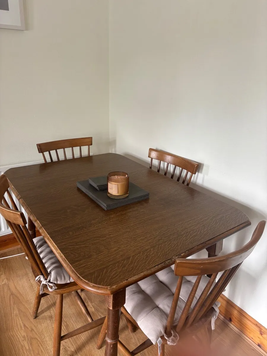 Table & Chairs - Image 4