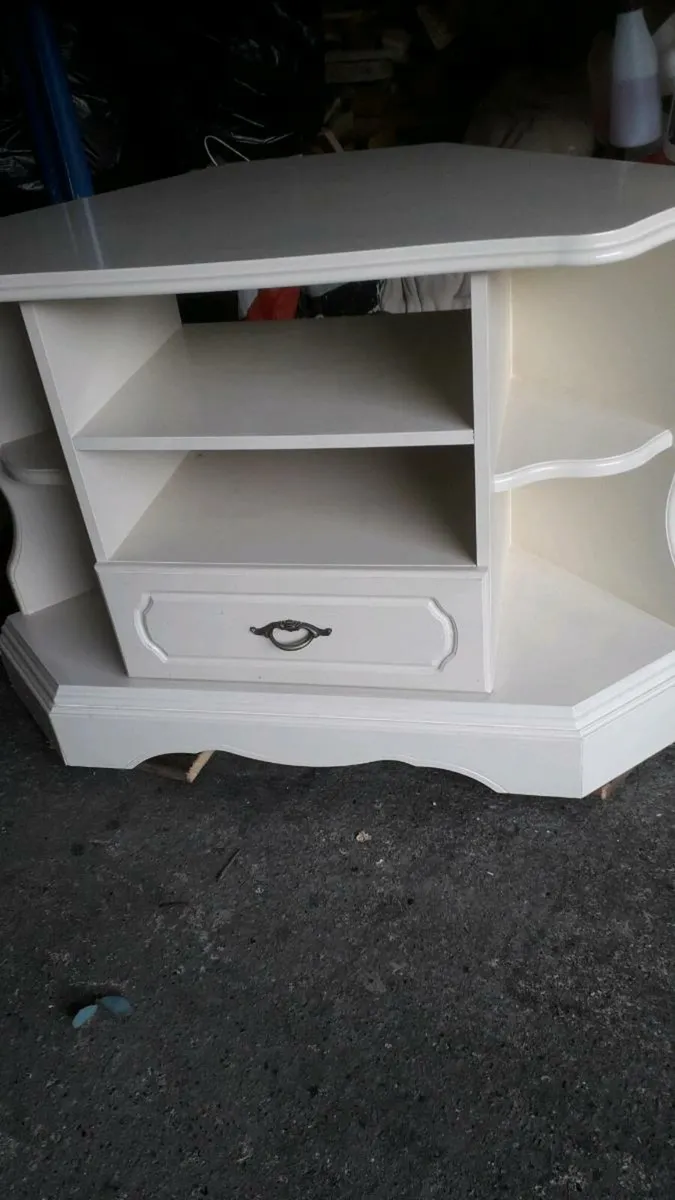 TV unit - Image 1
