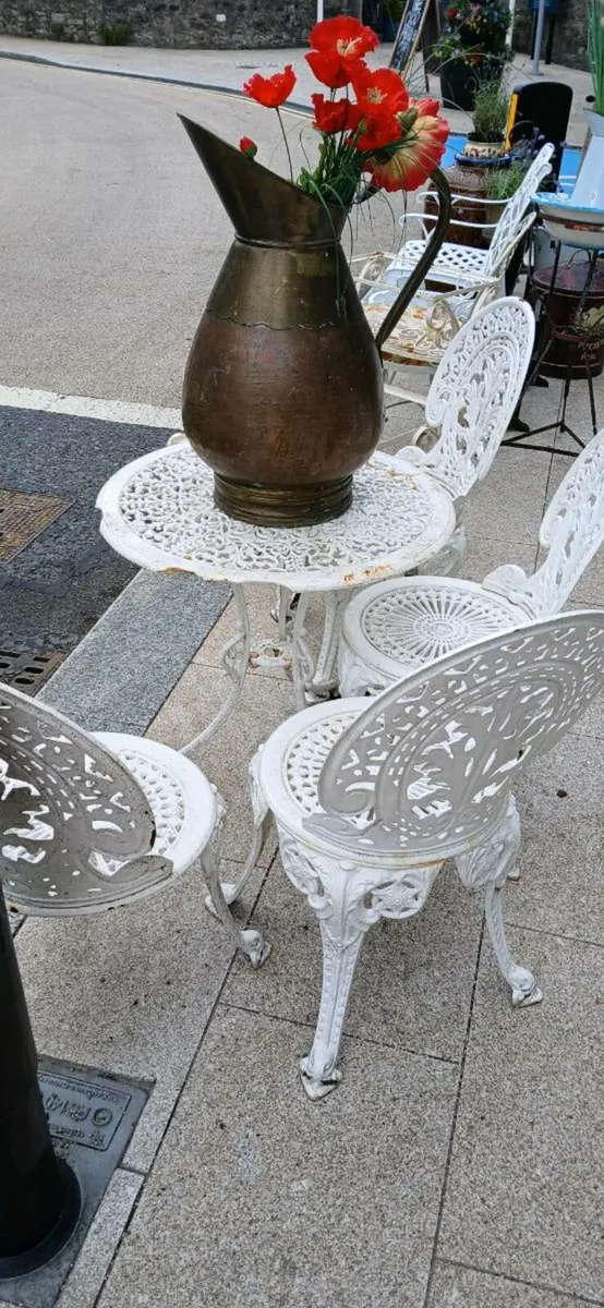 Wrought iron Heavy Garden table and chairs - Image 2