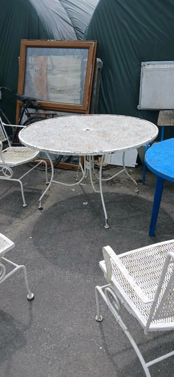 Wrought iron Heavy Garden table and chairs - Image 4