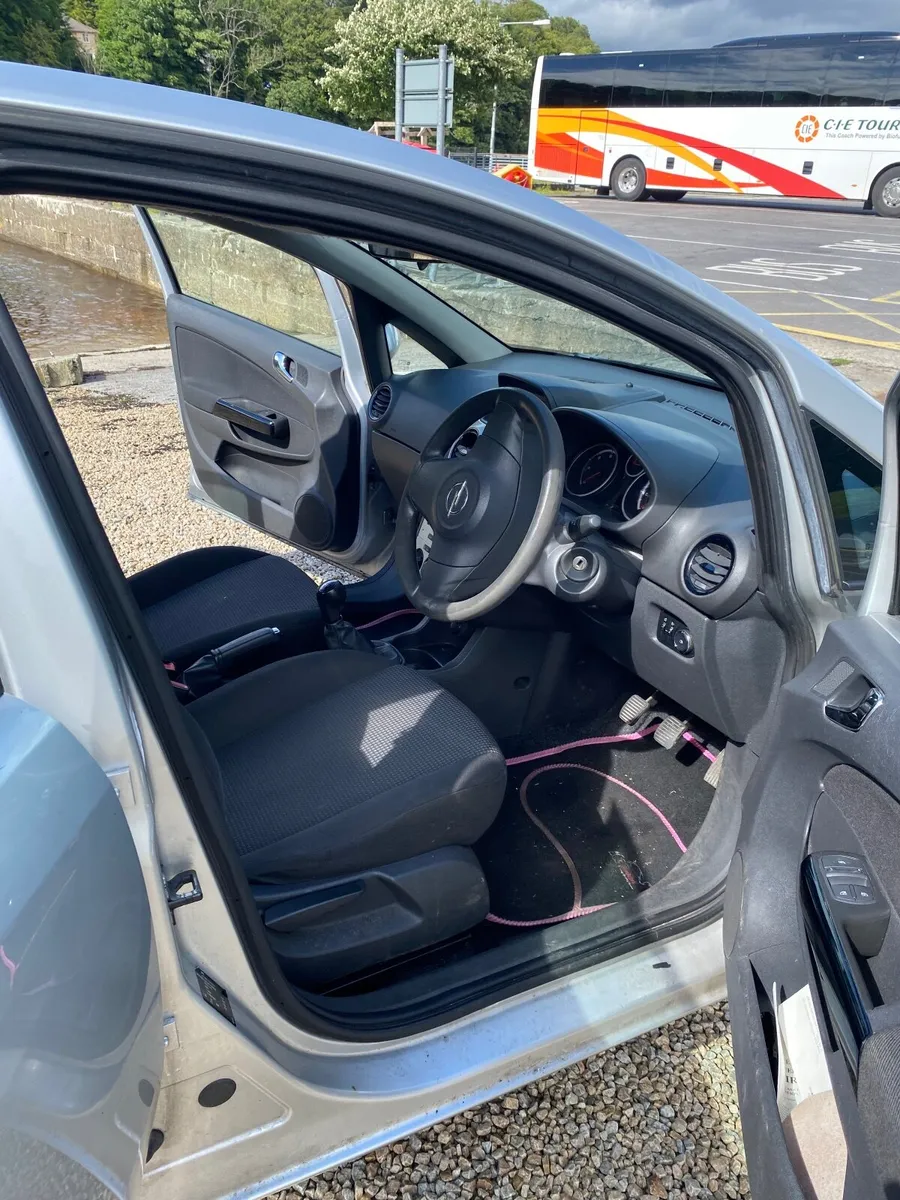 Opel Corsa 2010 - Image 2