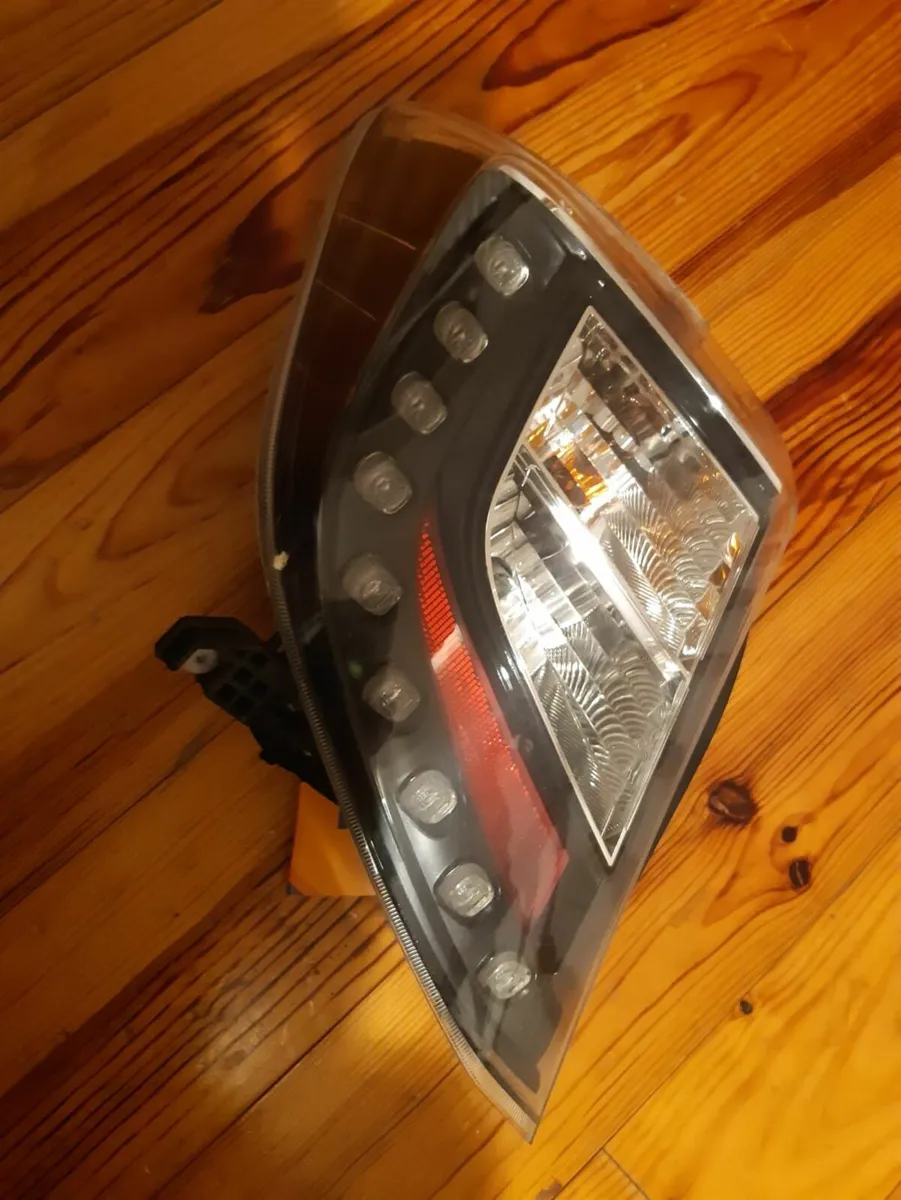 toyota light - Image 1