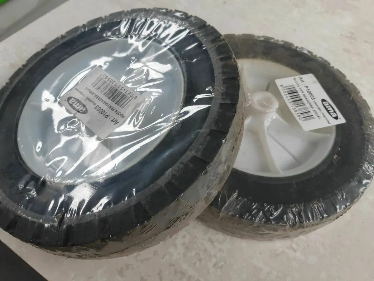 Lawn mower wheels - Image 4