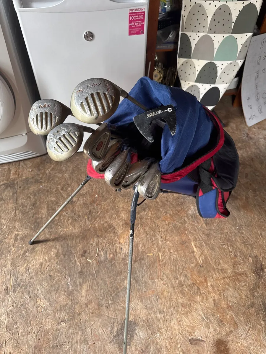 Beginners ladies set of golf clubs - Image 1