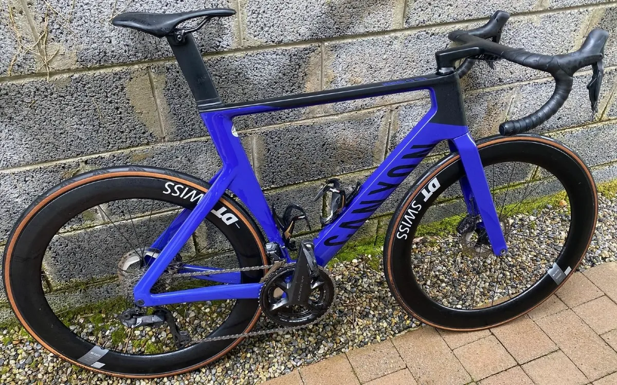 Canyon Aeroad CF SLX 8 Disc Di2 - Image 1