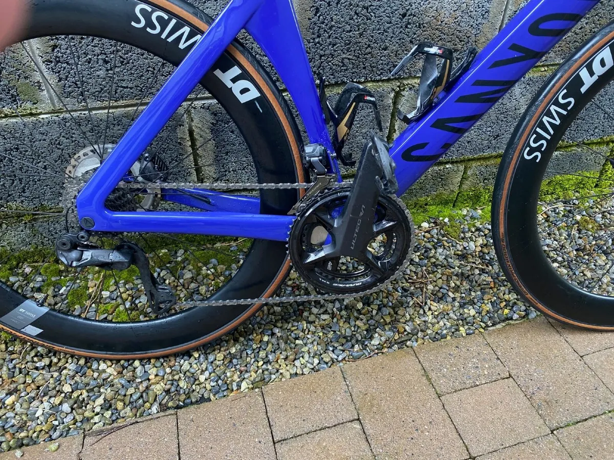 Canyon Aeroad CF SLX 8 Disc Di2 - Image 4