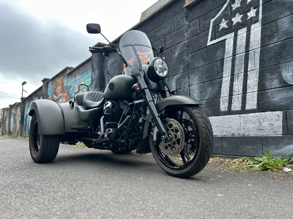 2015 HARLEY-DAVIDSON Freewheeler Trike - Image 4