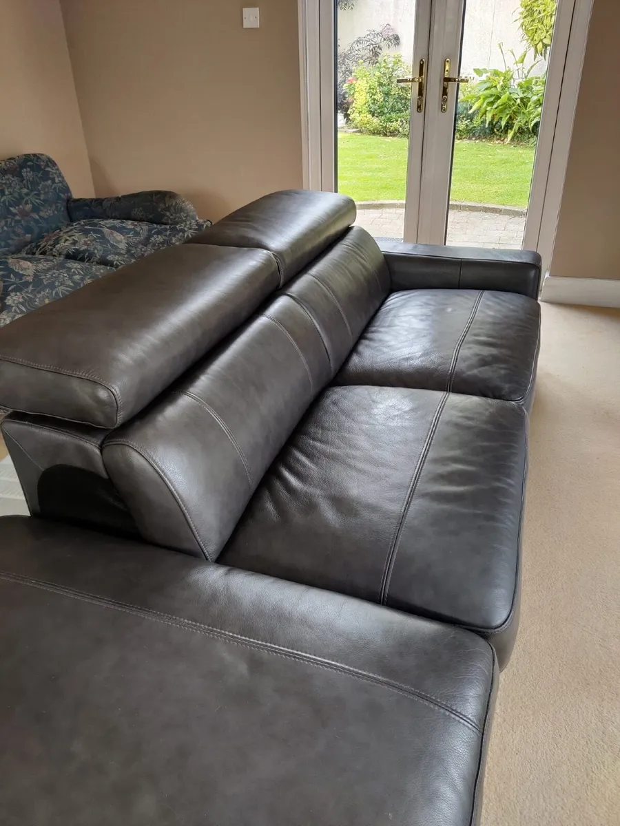 Couch - Image 4