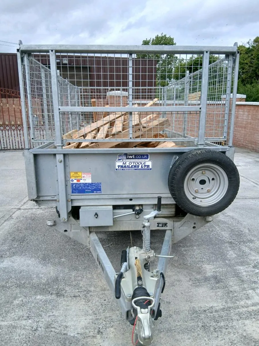 Trailer - Image 1