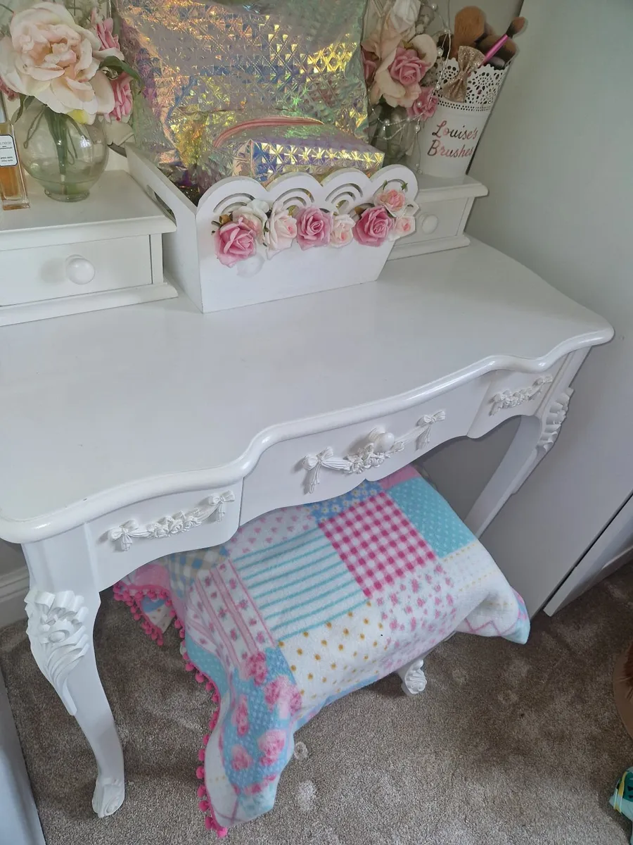 Vanity Table - Image 3