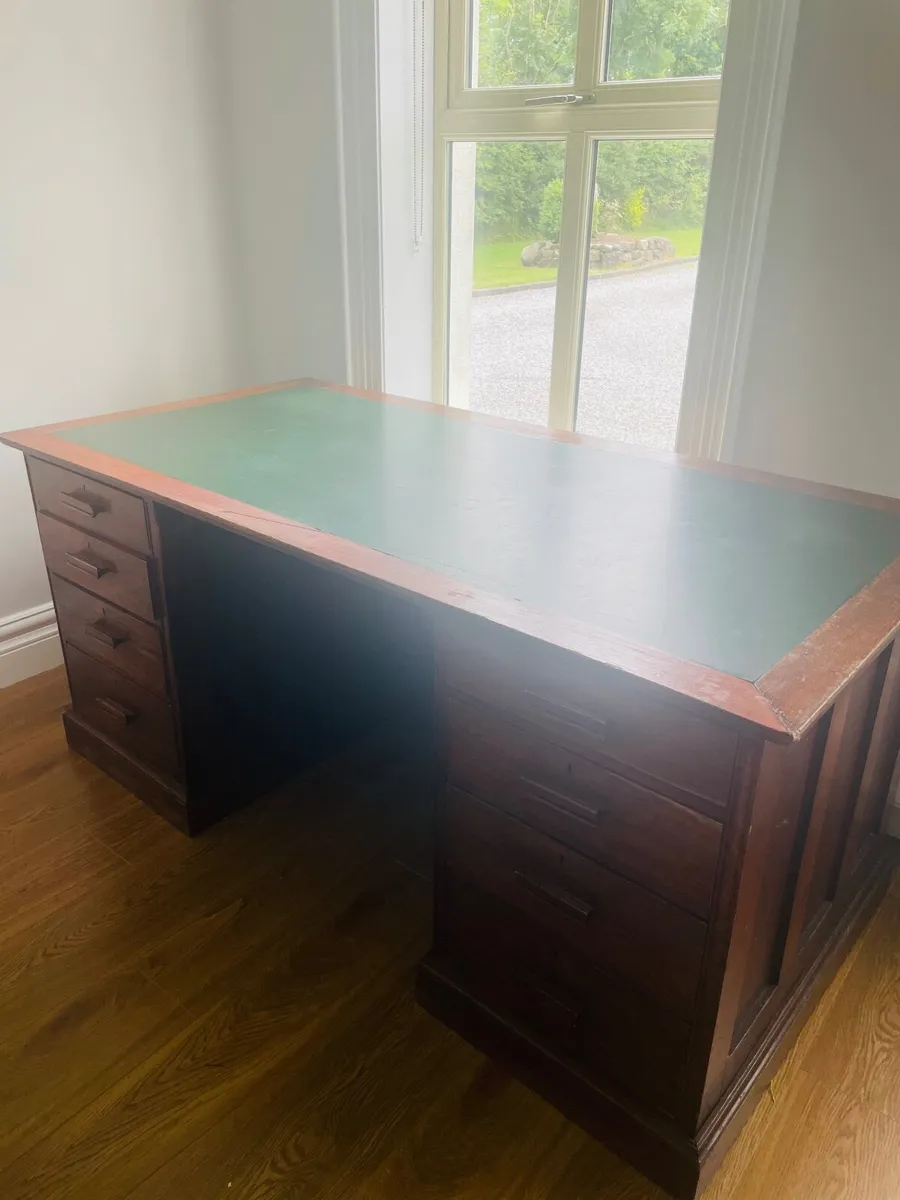Antique desk - Image 3